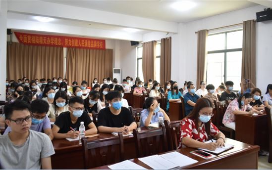 雏凤清声，薪火相传——新教师岗前培训，南宁市东盟黄冈中学这样做