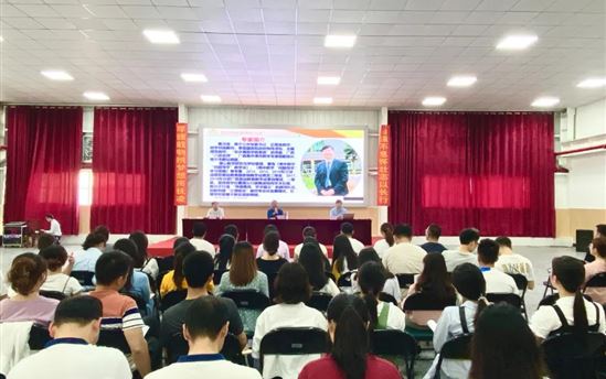 专家讲座拓开新思路，教师培训践行“真教育”——我校特邀南宁三中黄河清书记开展培训讲座