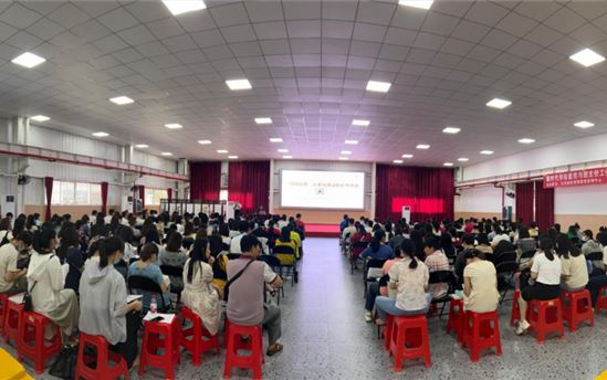 新时代学校德育与班主任工作创新发展论坛暨卓越班主任培养高端研修班顺利召开