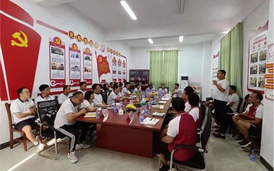 兄弟学校参观学习  交流经验携手并进 ——南宁市东盟黄冈中学赴宾阳县北高中学交流学习