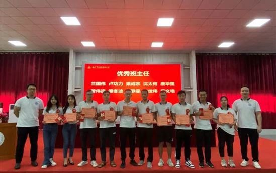 【向身边的先进学习】系列报道三| 春风化雨 润物无声