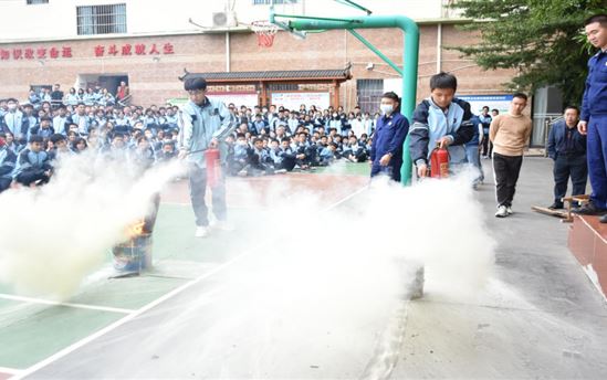 严防火灾风险，建设安全校园——南宁市东盟黄冈中学开展消防安全疏散演练活动