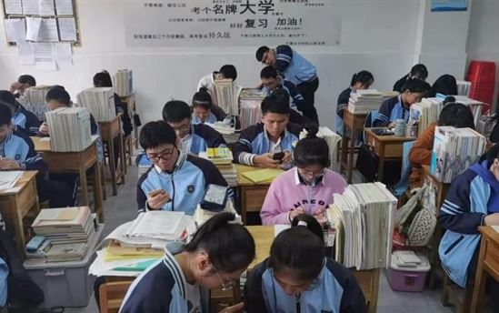 开展期中评教活动，强化师风师德建设