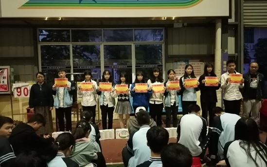 致敬努力，拥抱成长——南宁市东盟黄冈中学高二年级召开期中考试总结暨表彰大会