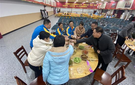 感恩有你 携手同行——南宁市东盟黄冈中学优秀教职员工答谢晚宴