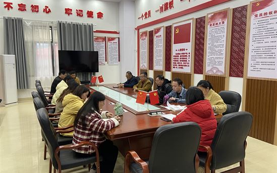 南宁市东盟黄冈中学党支部召开党小组组长培训会议