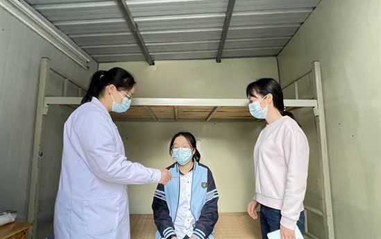 南宁市东盟黄冈中学开展疫情防控应急演练