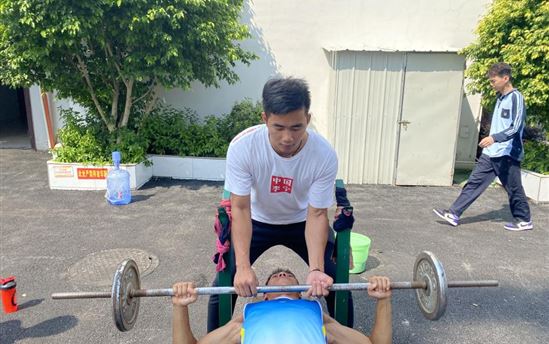 【聚焦典型人物】陈盛捷——做一名专业过硬的体育教师，打造亮眼东盟黄冈艺体特色