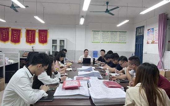 南宁市东盟黄冈中学简讯十条（第三十期）