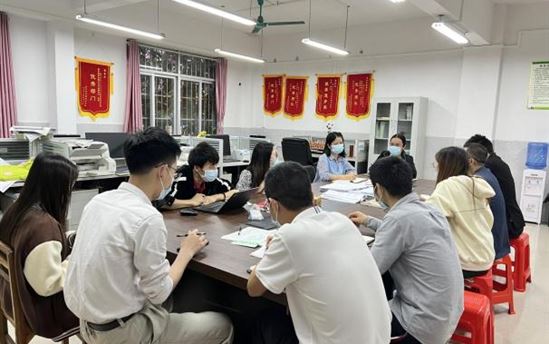 南宁市东盟黄冈中学简讯十条（第三十二期）