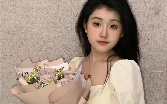 南宁市东盟黄冈中学优秀毕业生李莹在广西气象科普讲解比赛中荣获佳绩