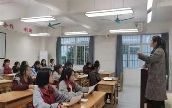 南宁市东盟黄冈中学简讯十条（第五十七期）
