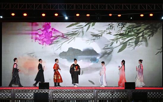 奏响时代最强音  舞出宏德新风采 ——南宁市宏德高级中学隆重举办2023迎春文艺晚会