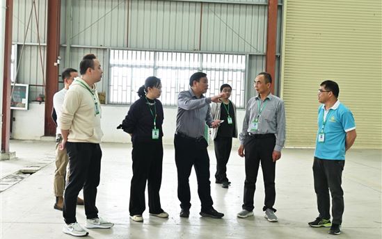 广西育贤教育集团陆精天董事长 到宏德高级中学指导工作