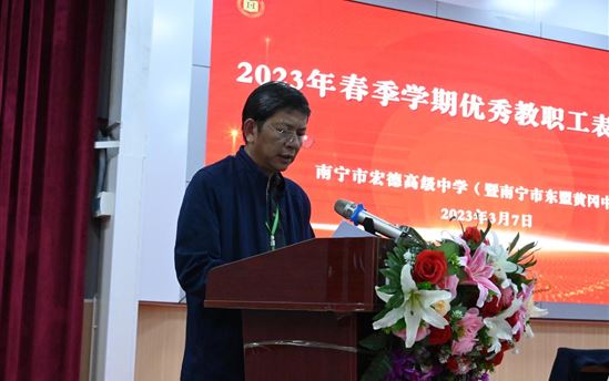 周忠领担任南宁市东盟黄冈中学顾问， 为将学校打造成为老师、家长和学生们心中的幸福园地而奋斗