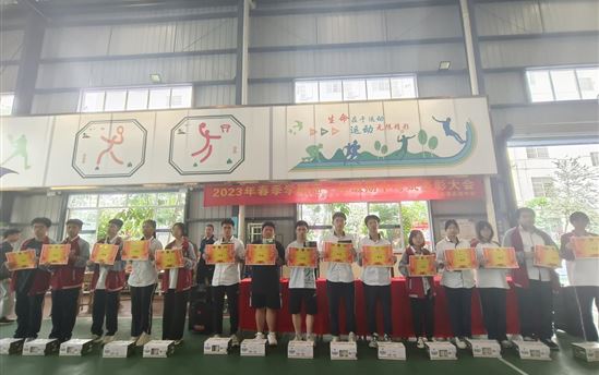榜样引领催奋进，笃志力行向未来 ——南宁市宏德高级中学举行高一期中考试表扬大会