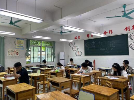 南宁市宏德高级中学行政动态 （第七十期）