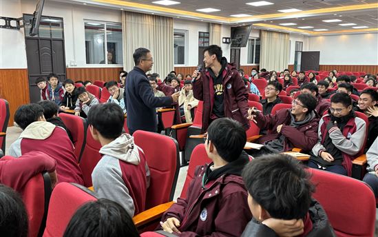 践行“一生一案”：用心关爱每“一生”，用爱谱写每“一案”——南宁市宏德高级中学领导专家带头落实“一生一案”关爱学生行动