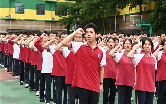 青春当怀凌云志，奋楫扬帆战高三——南宁市宏德高级中学举行2025届高考励志大会