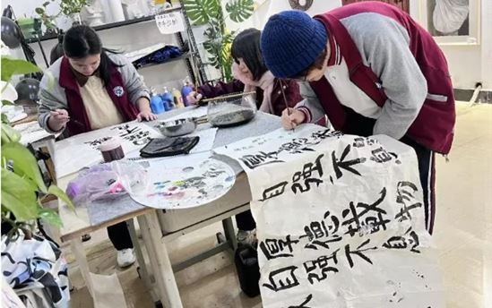 墨香书韵润青春，画彩飞扬绘华章——南宁市宏德高级中学圆满举办书画大赛