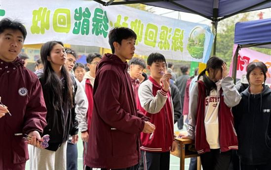 52个社团各展魅力，宏德高中纳新现场活力满满！