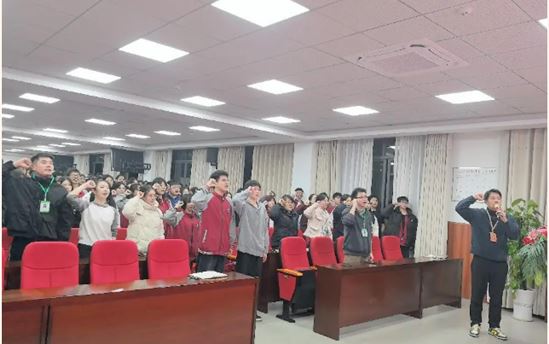 心无旁骛再启航   奋楫逐浪圆艺梦——南宁市宏德高级中学召开2025届艺体生高考（文化）冲刺暨2026届艺体生术科统考动员大会