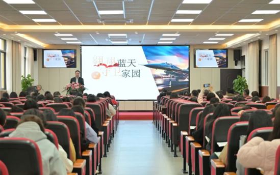 严纪律强作风，宏德教师要像中国空军守护祖国的蓝天一样，守护好祖国的未来——南宁市宏德高级中学熊伟顾问专题讲座