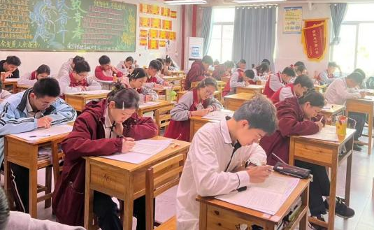 南宁市宏德高级中学级部动态（第一百二十五期）