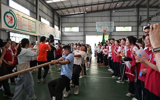 民族团结一家亲，宏德职工心连心，运动拼搏乐融融——南宁市宏德高级中学圆满举办第四届教职工团建活动