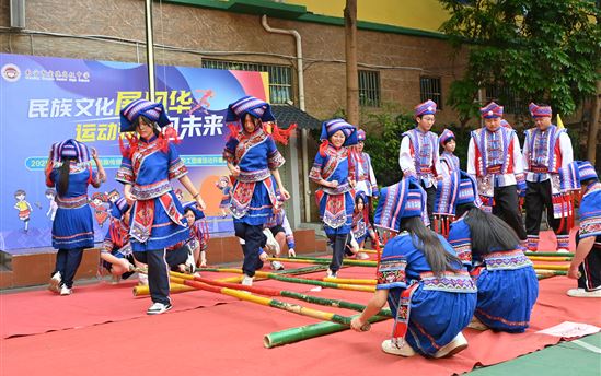 民族风点燃青春活力，师生携手共绘多彩校园——南宁市宏德高级中学成功举办2025年春季学期校园民族传统趣味运动会暨第四届教职工团建活动开幕式
