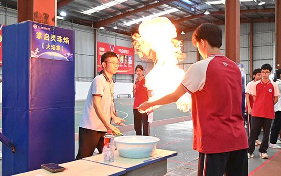哪吒、机器人、3D数字人都来了！南宁市宏德高级中学让神话科技碰撞出璀璨火花！
