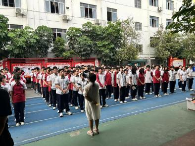南宁市宏德高级中学级部动态（第一百三十三期）