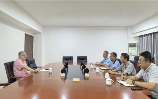 南宁市政协潘永钟副主席指导宏德高中未来十年发展，相信宏德会取得更大的发展！