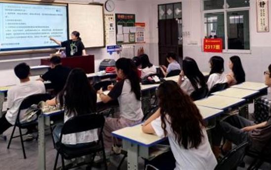 南宁市宏德高级中学级部动态（第一百三十五期）