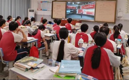 南宁市宏德高级中学级部动态（第一百四十期）