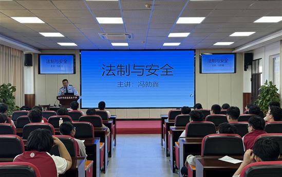 宏德·德｜交通安全入校园，法制护航伴成长——南宁市宏德高级中学开展交通安全和法制讲座