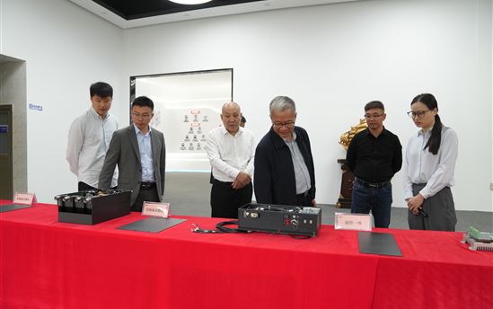 南宁市宏德高级中学汪培宏书记带队赴南宁立德机器人有限公司考察学习，赋能学校社团与研学活动发展