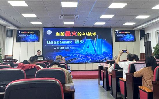 聚焦 AI + 教学，解锁宏德高中课堂新可能