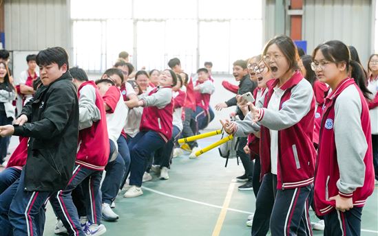 当“让每颗金子都发光”的育人初心撞上少年的蓬勃朝气——南宁市宏德高级中学第十三届校园体育运动会圆满闭幕