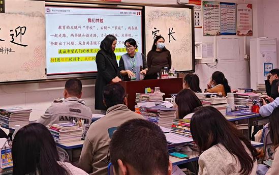 分析成绩明方向，家校携手启新程——南宁市宏德高级中学召开高一、高二年级家长会