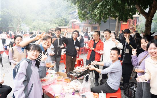 不止欢乐，更有力量！宏德高中聚力同行！