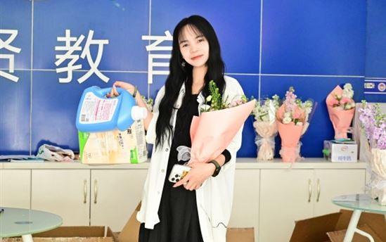 致美丽的你｜暖意赴佳节，致敬校园里每一位闪耀的她！