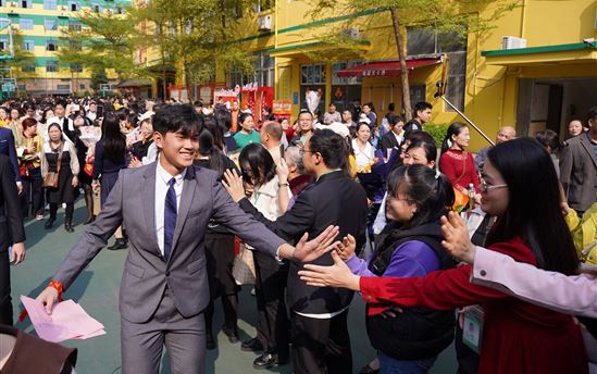 十八淬锋芒 誓师战高考 青春当破浪——宏德高中这场成人礼暨誓师大会太戳心