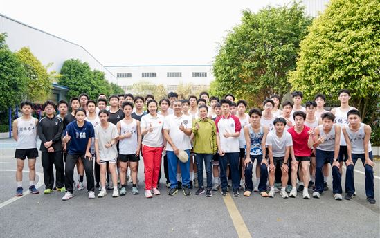 当宏德遇见世界冠军！国家级教练团队走进宏德校园，为少年体育梦赋能