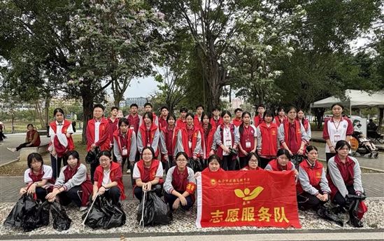 三月春风暖校园  雷锋精神永传承——南宁市宏德高级中学开展学雷锋系列活动