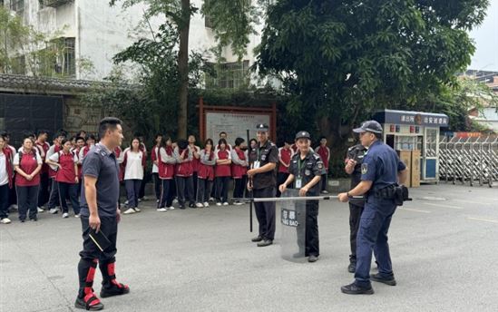 警校联动筑防线 防暴演练护平安——南宁市宏德高级中学开展小单元防暴演练活动