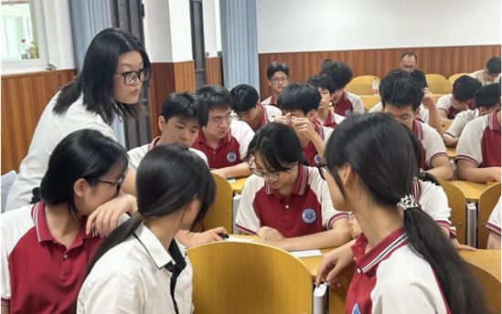 弘扬孝道文化·师徒携手共成长——南宁市宏德高级中学第五届“胜蓝工程”班主任出师课暨“孝行天下”主题班会课比赛圆满结束
