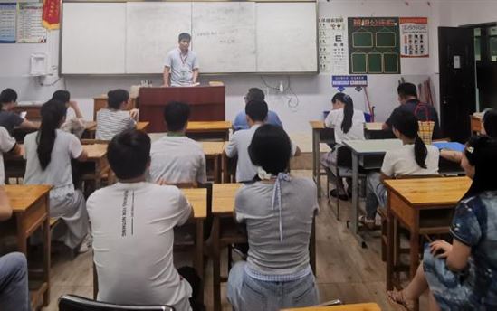南宁市宏德高级中学级部动态（第一百六十九期）
